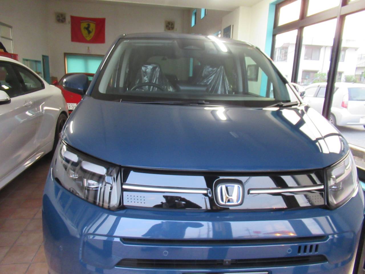 ボディコーティング出張施工 海津市自動車販売店にて。 8月